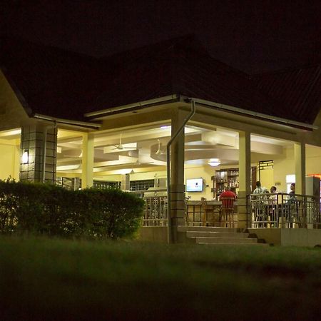 Cba Hotel タンガ エクステリア 写真